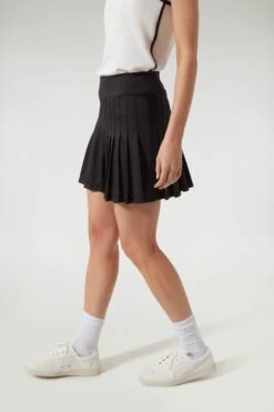 Black And White 15 Inch Williams Tennis Skirt -MOTHER || Veronica Beard Shop 2WBdbh3k65VOGWbKg0A5PM7p2bSTm493 1